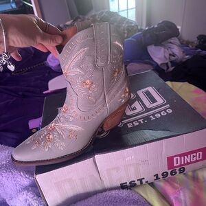 Dingo women’s boots primrose